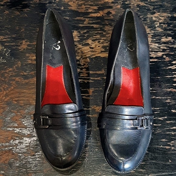 Woman's Black Pumps. Size 9.5 - Picture 1 of 5